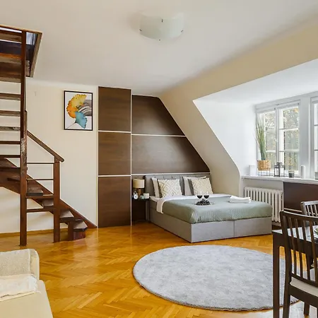 Lumina Duplex In Old Town Apartment *